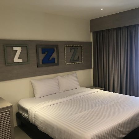 Lazy Sunday Hostel Банкок Екстериор снимка