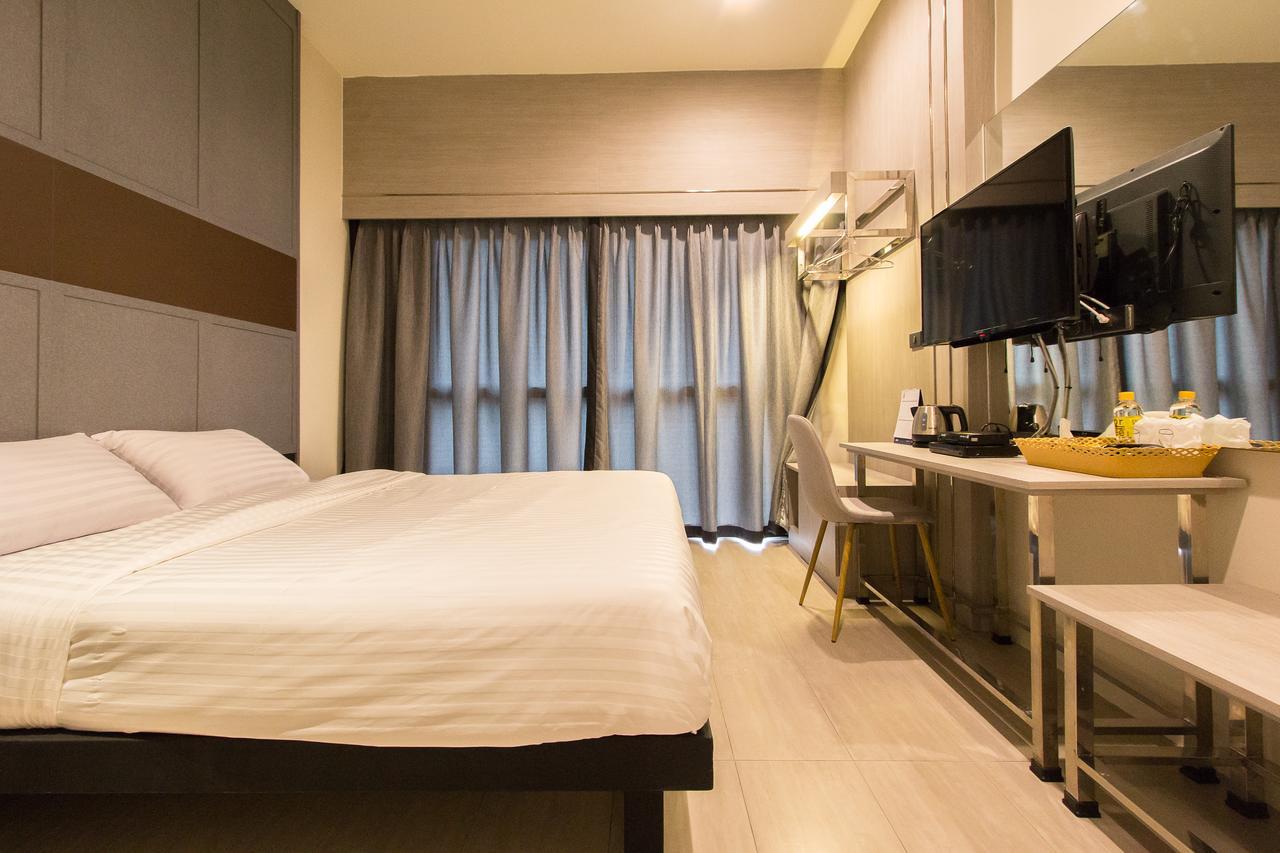 Lazy Sunday Hostel Банкок Екстериор снимка