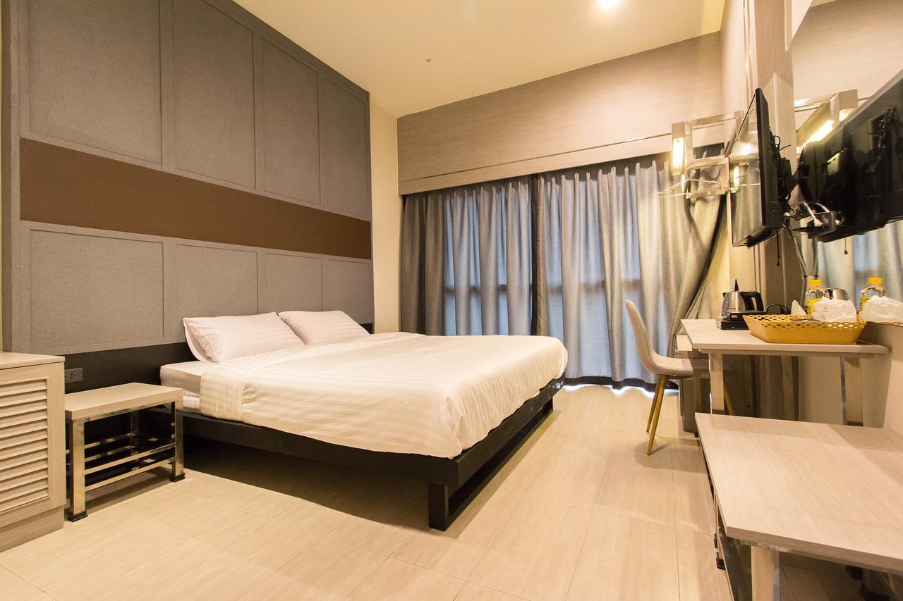 Lazy Sunday Hostel Банкок Екстериор снимка