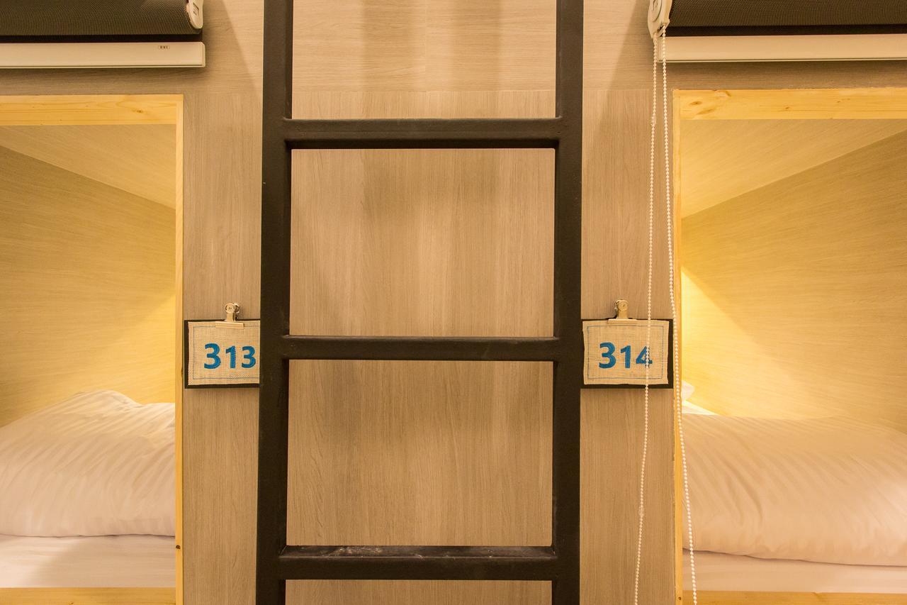 Lazy Sunday Hostel Банкок Екстериор снимка