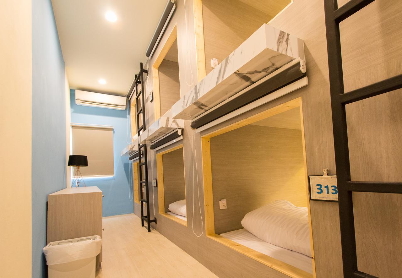 Lazy Sunday Hostel Банкок Екстериор снимка