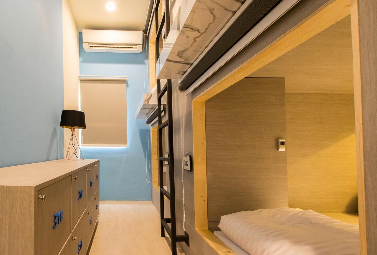 Lazy Sunday Hostel Банкок Екстериор снимка