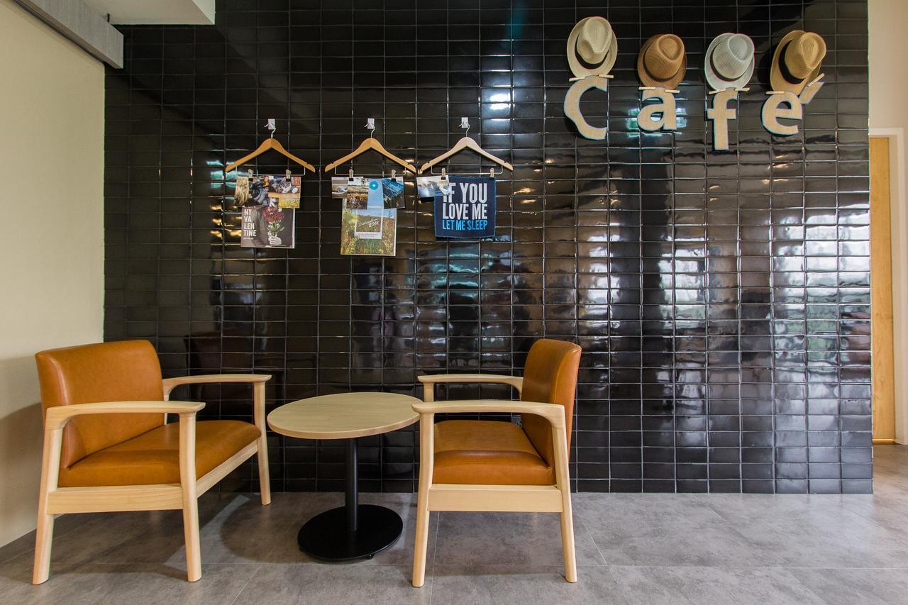 Lazy Sunday Hostel Банкок Екстериор снимка