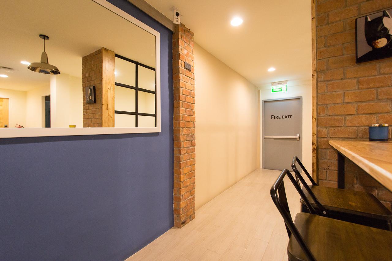Lazy Sunday Hostel Банкок Екстериор снимка