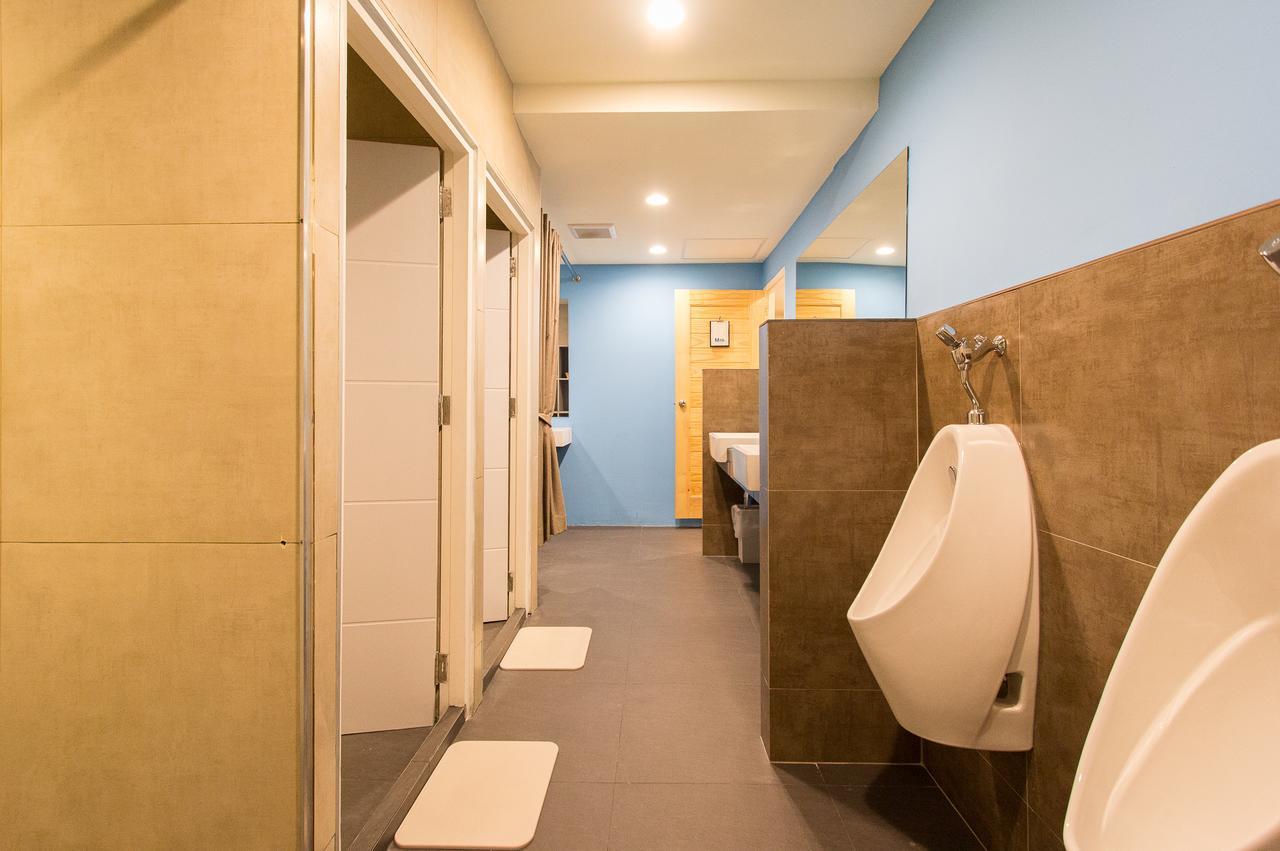 Lazy Sunday Hostel Банкок Екстериор снимка