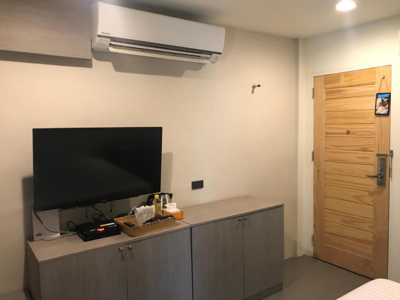 Lazy Sunday Hostel Банкок Екстериор снимка